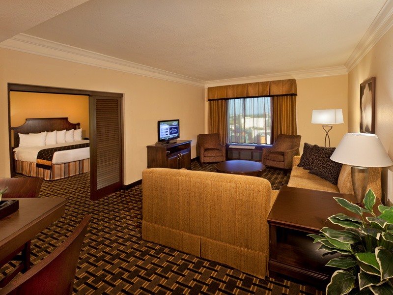 Executive King Suite with Adjoining Guestroom
