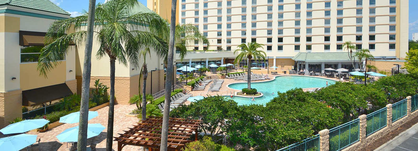 Rosen Plaza exterior with pool